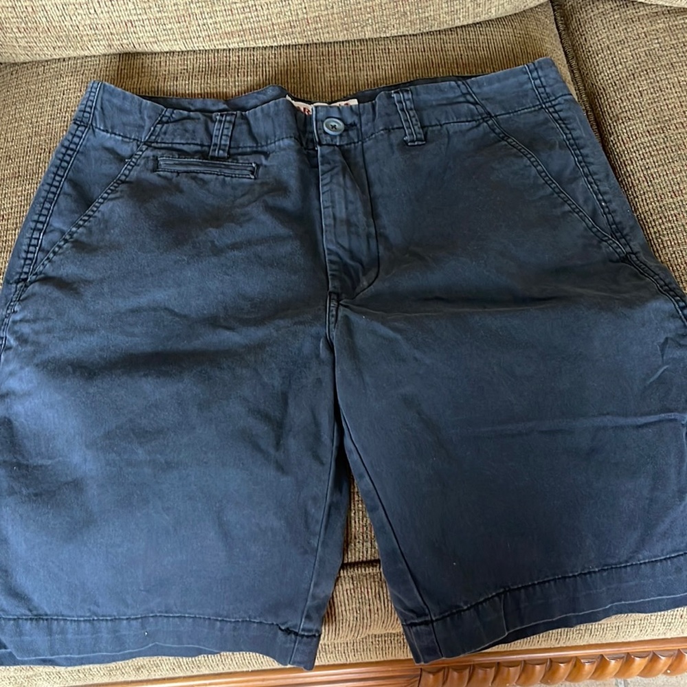Short I don’t know if is man or woman shorts
